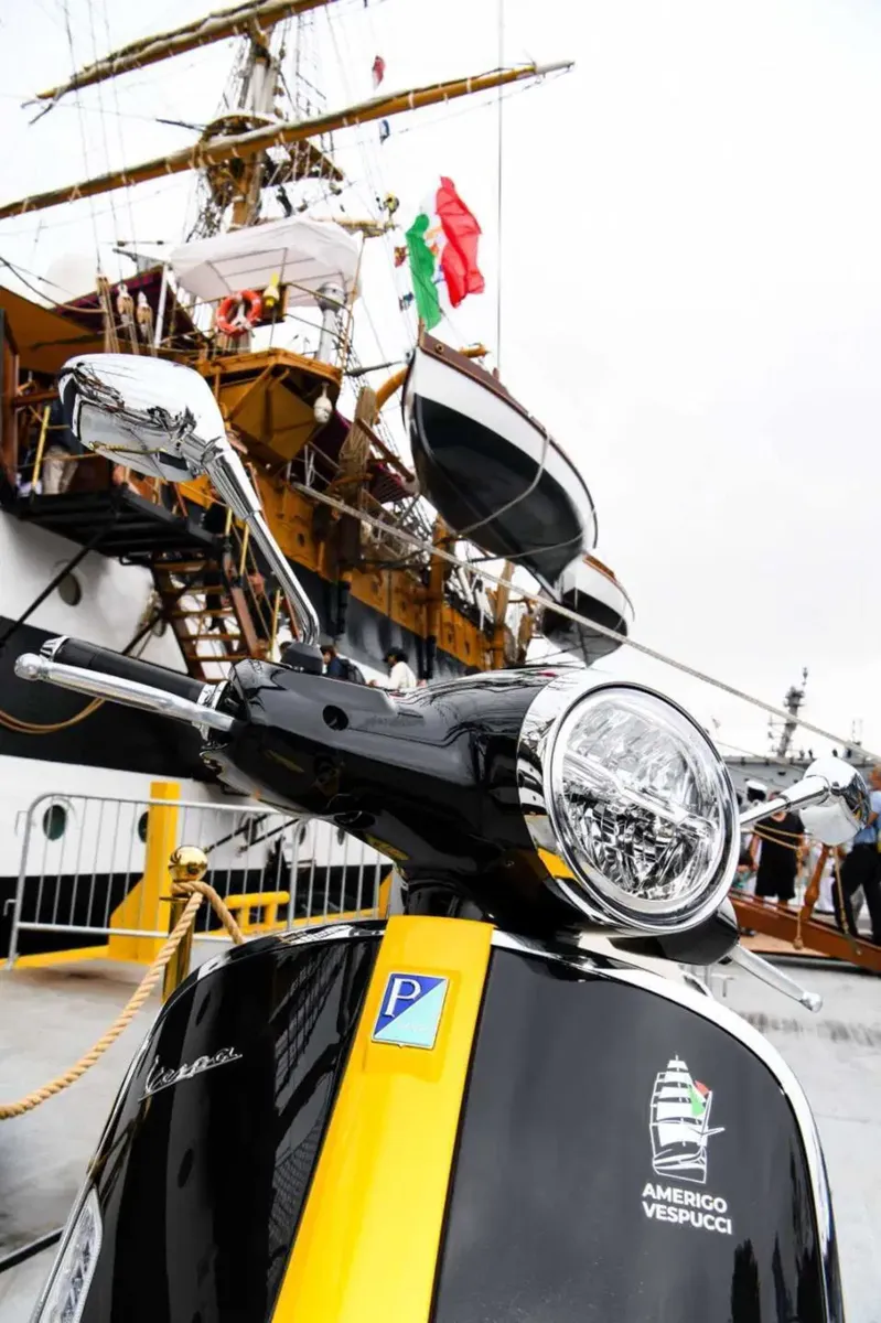 Vespa прибывает в Нью-Йорк на борту Amerigo Vespucci — фото 2