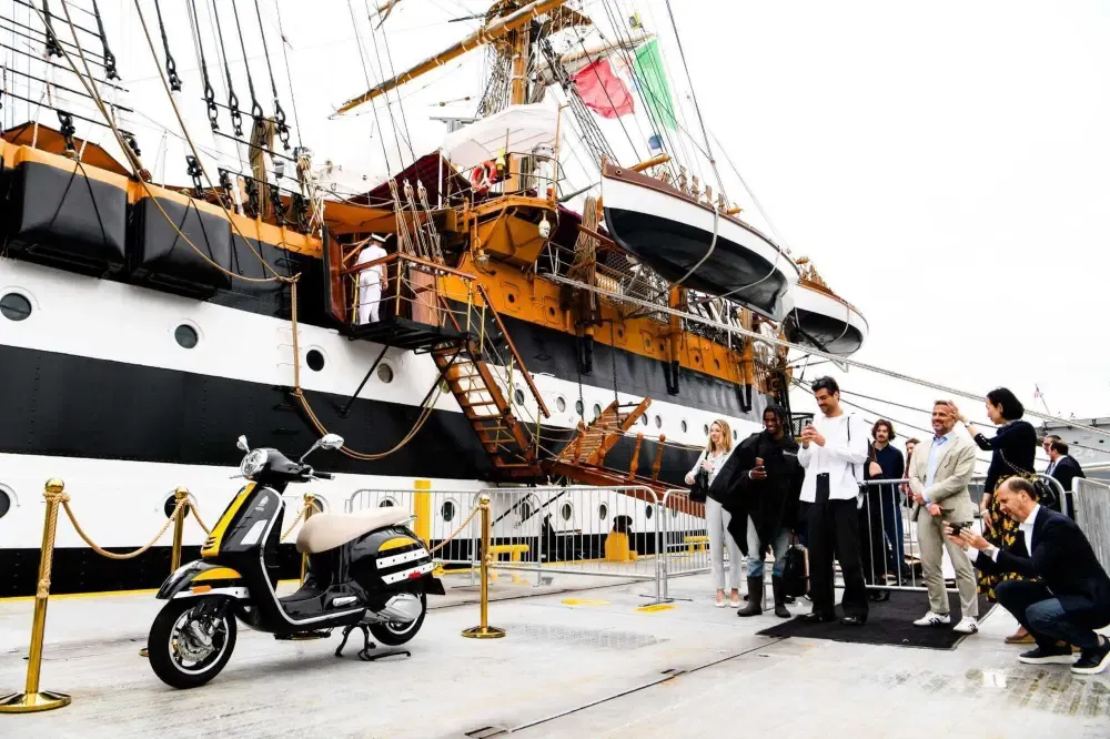 Vespa прибывает в Нью-Йорк на борту Amerigo Vespucci — фото 4