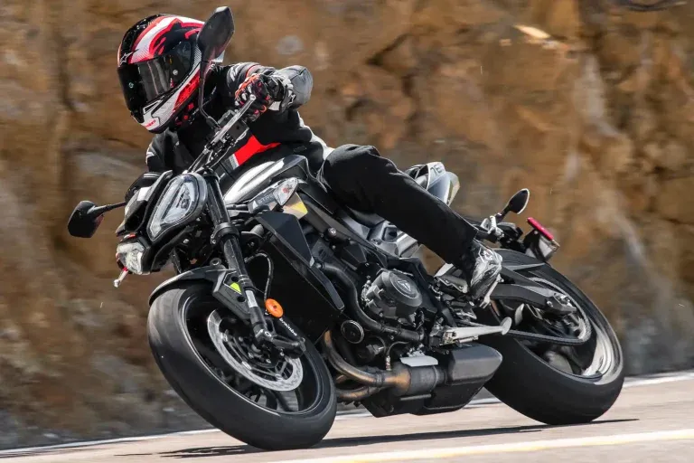 Обзор шлема Alpinestars Supertech R10: для дорог и трека — фото 2