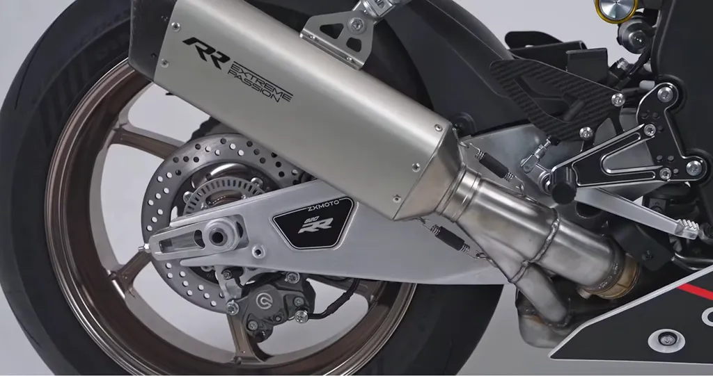 Раскрыты технические характеристики ZXMOTO 820RR-R: лучший представитель в классе среднеразмерных спортбайков — фото 2