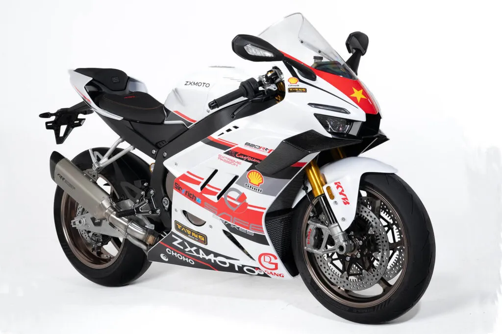 Раскрыты характеристики ZXMOTO 820RR-R: лучший среднеразмерный спортбайк по оснащению — фото 4