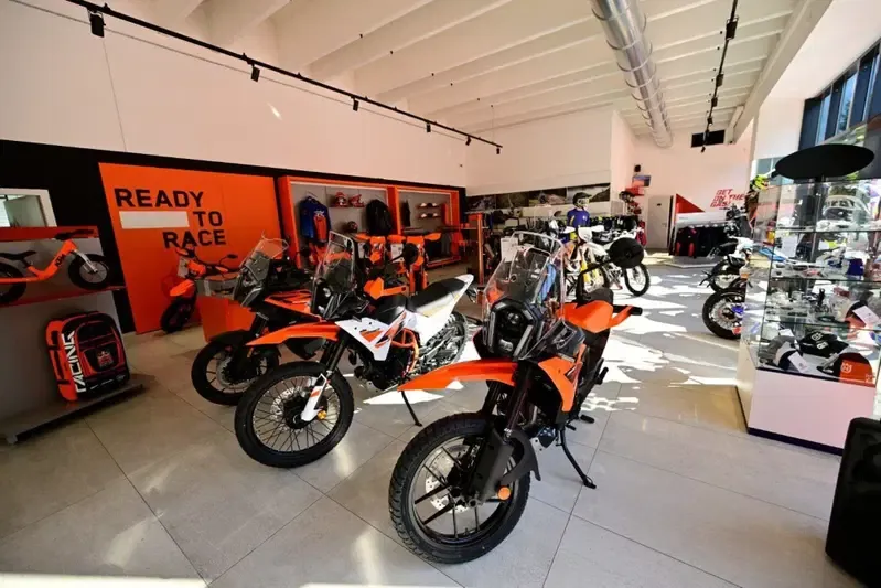 NSA Motors официально становится дилером KTM: в Касниго (Бергамо) открывается новый центр эндуро — фото 3