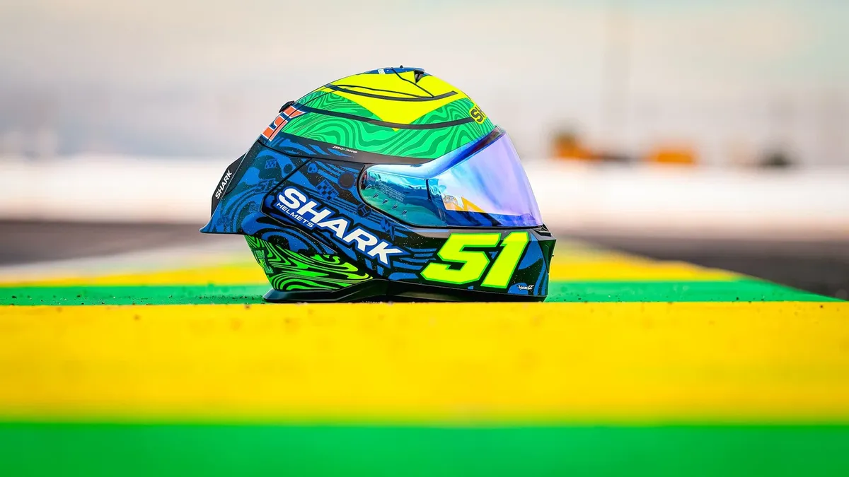 Гонщик MotoE Эрик Гранадо получил именную реплику шлема Shark Skwal Cup