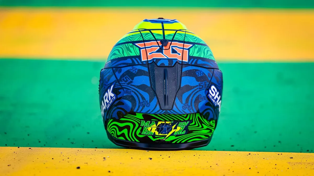 Гонщик MotoE Эрик Гранадо получил именную реплику шлема Shark Skwal Cup — фото 4