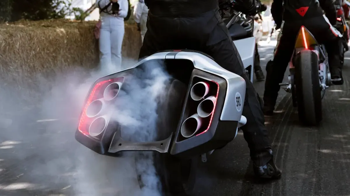 BMW K18 Vision громко дебютировал в Великобритании на Фестивале скорости в Гудвуде