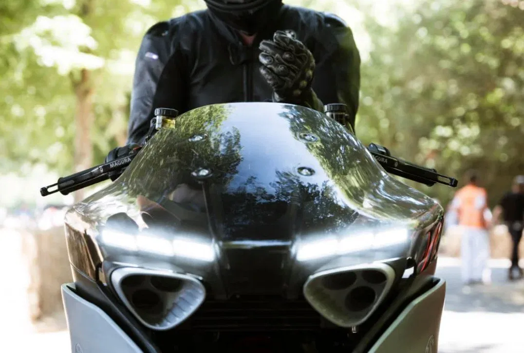BMW K18 Vision громко дебютировал в Великобритании на Фестивале скорости в Гудвуде — фото 3