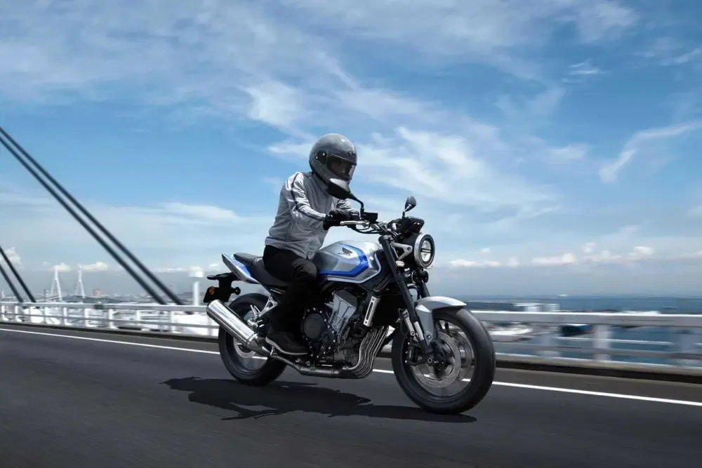 Honda CB400 Super Four: дебют в Японии. 4 цилиндра и 58 л.с.