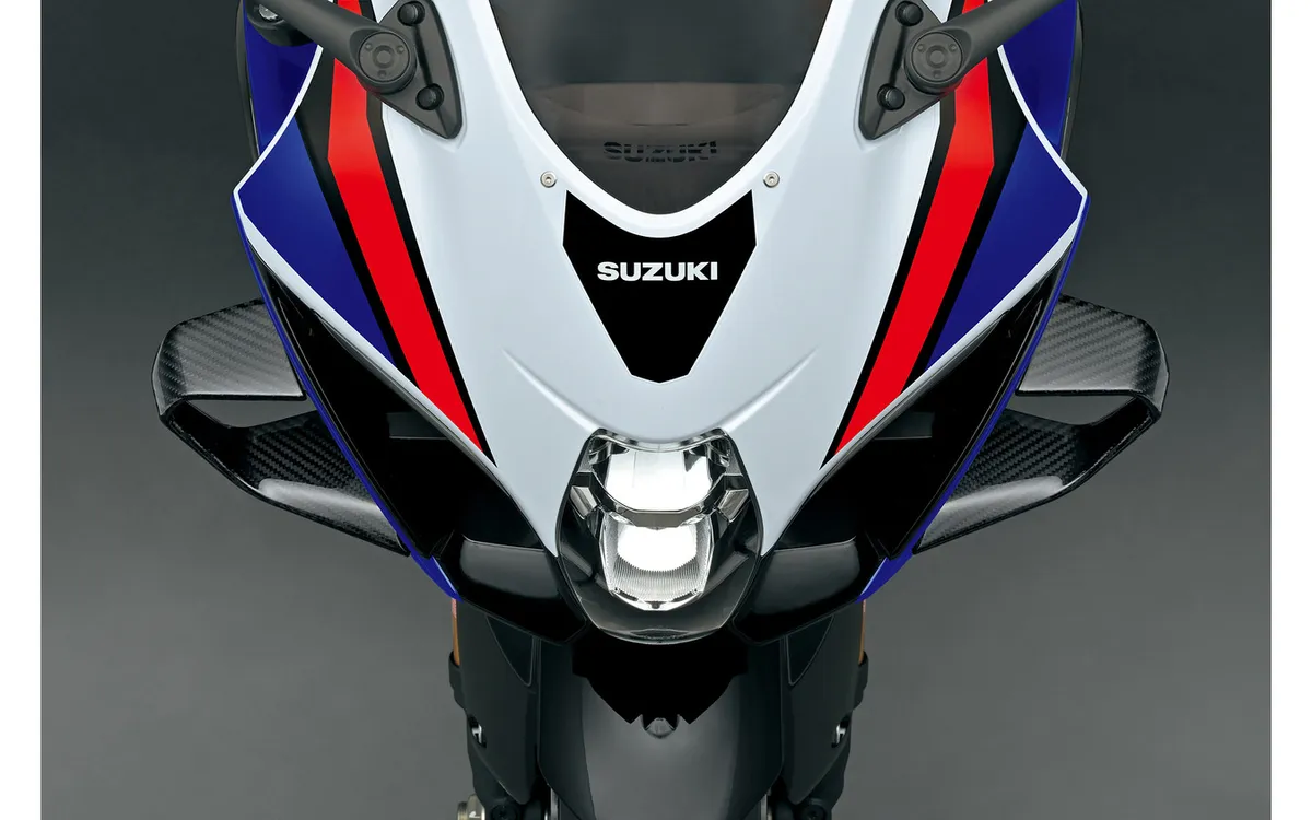 Почему их не сделали стандартными? «Философия Suzuki», заложенная в крыльях новой GSX-R1000R — фото 2