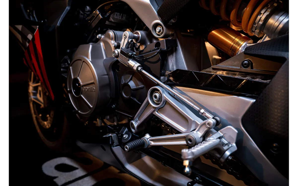 Представлена лимитированная версия Aprilia RS 660 Factory с винглетами и увеличенной мощностью до 105 л.с. по цене 1,98 млн иен — фото 2