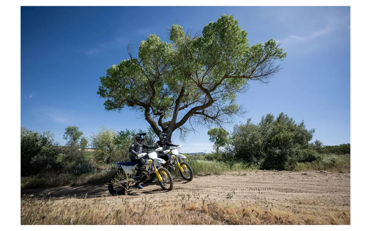 Husqvarna представила три модели кросс-кантри 2027 года с новым дизайном — фото 3