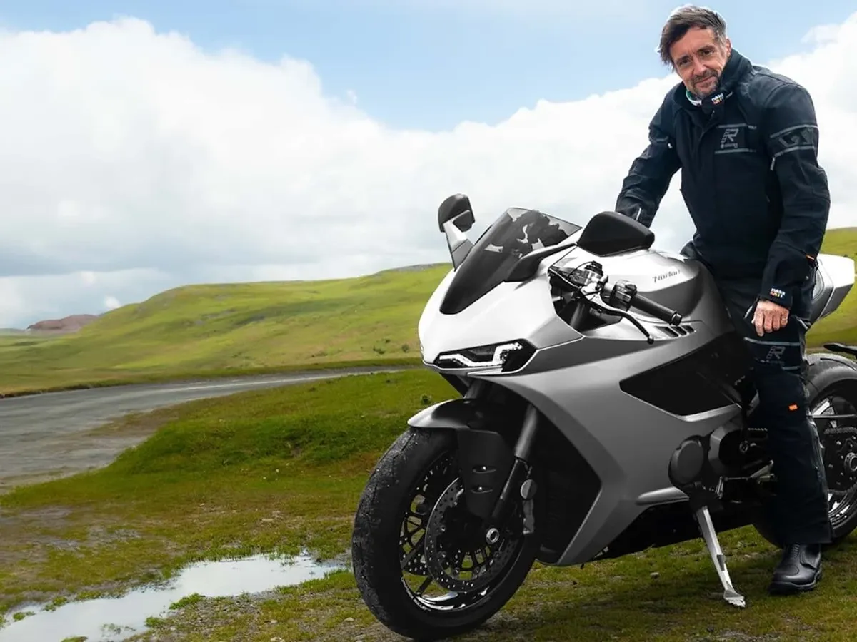 Узнайте, что Ричард Хаммонд думает о новом супербайке Norton Manx R