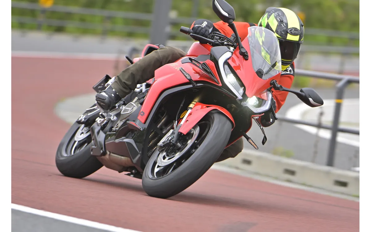 Тест-драйв QJ Motor SRK400R: Прямой вызов Honda и Kawasaki! Насколько хорош этот «китайский четырехцилиндровый 400»?