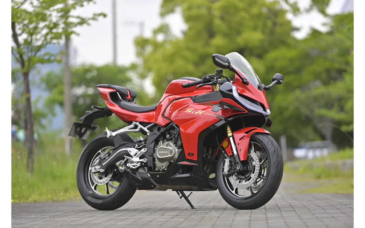 Тест-драйв QJ Motor SRK400R: Прямой вызов Honda и Kawasaki! Насколько хорош этот «китайский четырехцилиндровый 400»? — фото 2