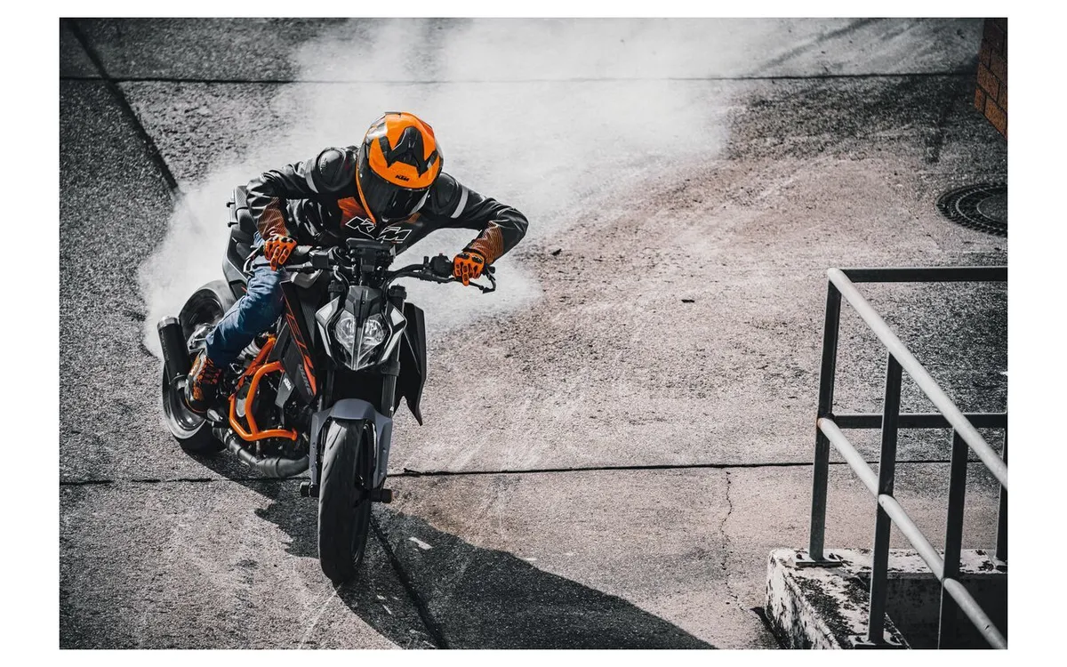 Выход модели 2026 года KTM 390 DUKE: тормозная система WP собственной разработки и 5-дюймовый TFT-дисплей по цене 829 000 иен — фото 2
