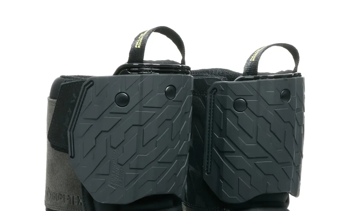 Особенности Dainese Overyond XT GTX: выдвижная защита голени — фото 2