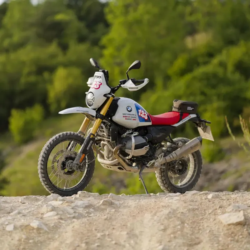 Два поколения, один мотоцикл: BMW F 450 GS объединяет жаждой приключений — фото 4