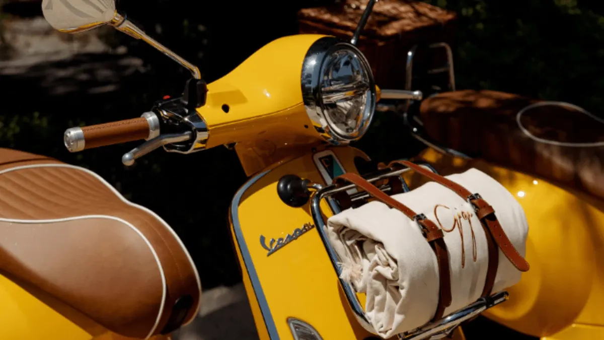 Представлена лимитированная серия Vespa x Gigi Primavera 125 в Сен-Тропе — фото 2