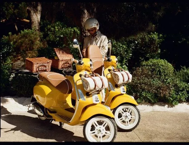Представлена лимитированная серия Vespa x Gigi Primavera 125 в Сен-Тропе — фото 3