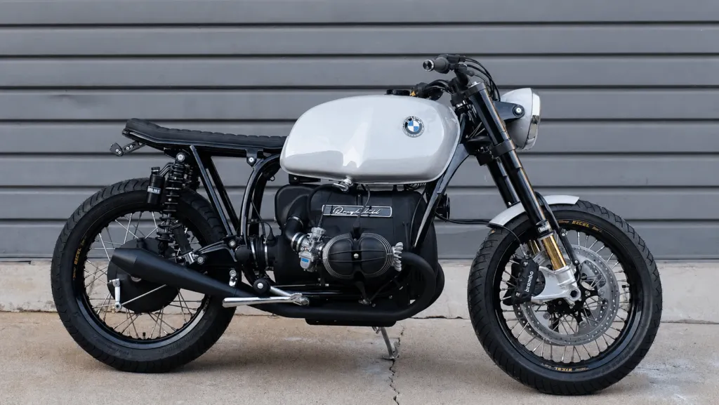 Переосмысление BMW R90/6 1974 года: эксклюзивный кафе-рейсер Waud Commission от Roughchild сочетает классическое наследие и современные технологии