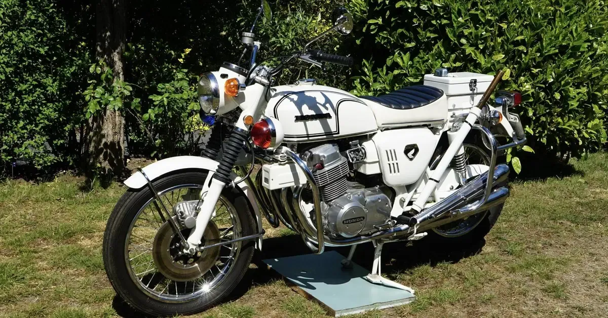 На аукцион выставлен необычный экземпляр Honda CB