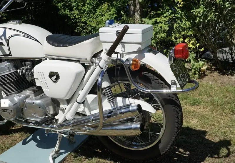 На аукцион выставлен необычный экземпляр Honda CB — фото 4