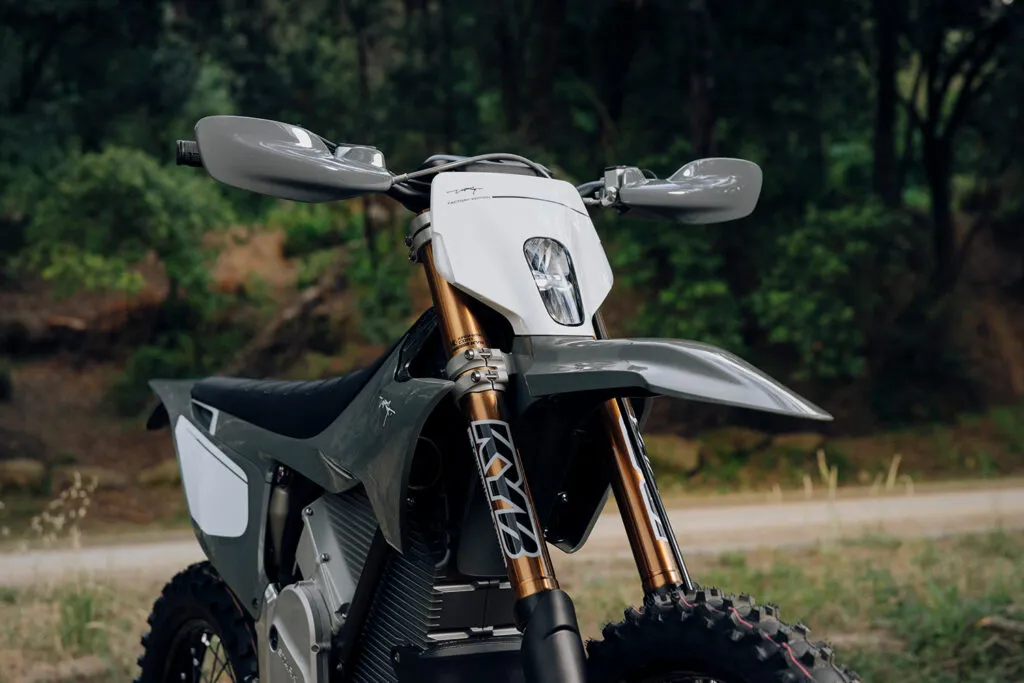 Stark Future выпускает лимитированные серии VARG MX и EX Factory Edition с профессиональной подвеской KYB