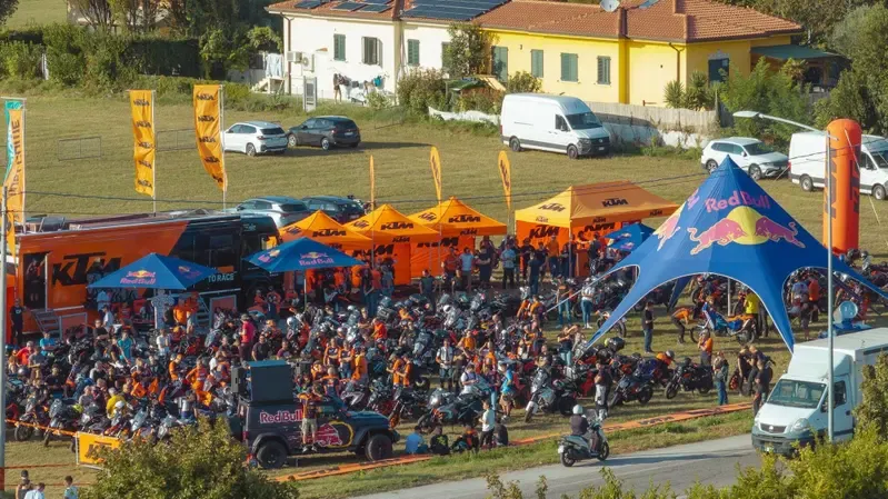 KTM Orange Parade 2026 — оранжевая волна в Мизано с Акостой, Биндером, Бастианини и Виньялеса! — фото 3