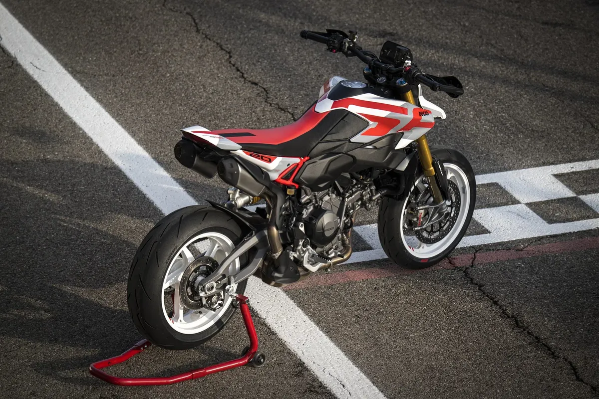 Шейн Бирн возвращается к езде на новых Ducati Panigale V4 S и Hypermotard V2 SP — фото 3