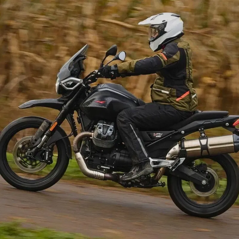 Moto Guzzi V85 TT 2024 года: подержанный байк дня для тех, кто хочет очарования Guzzi, не переплачивая за новый — фото 4