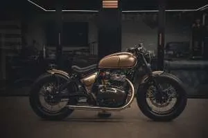 Низкий и дерзкий: боббер Interceptor 650 от Mean Green Customs