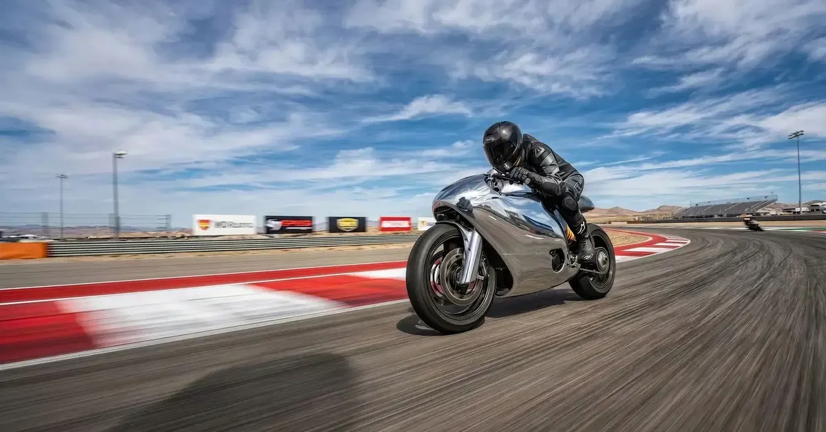 Трансформация от Bandit9: Ducati Monster 821 превращается в футуристический шедевр