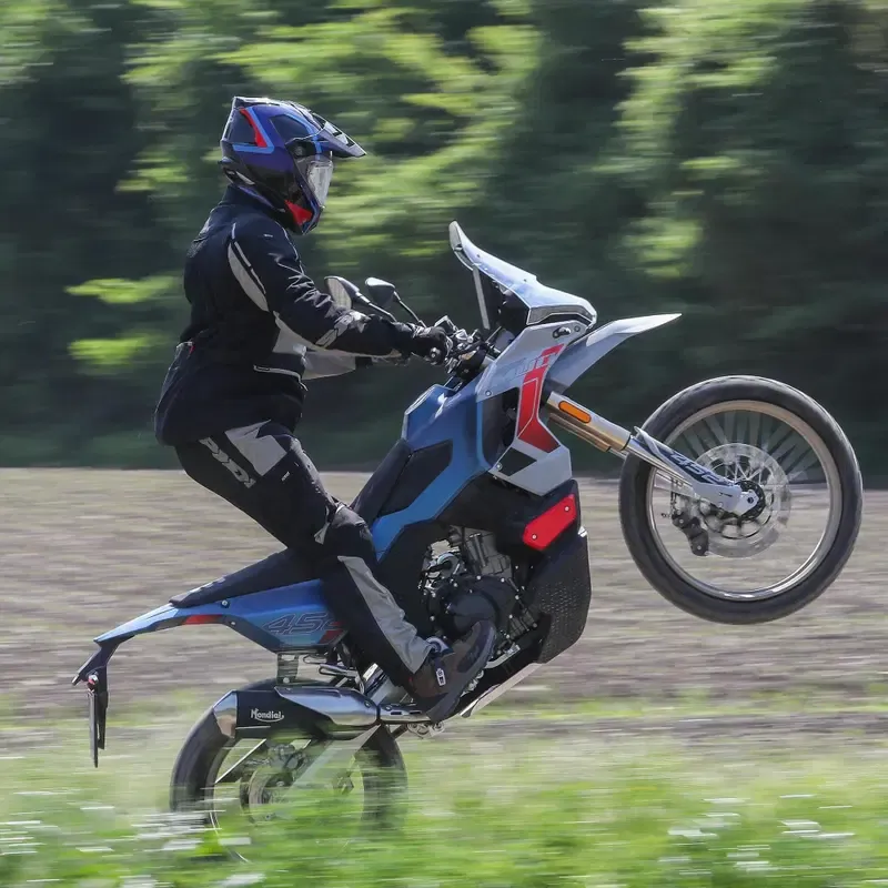 Mondial Spartan 600: наследственный родстер, возрождающий стиль нео-ретро — фото 4