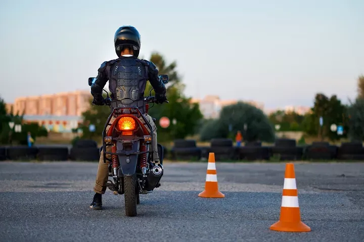 Как правильно тормозить на мотоцикле — фото 3