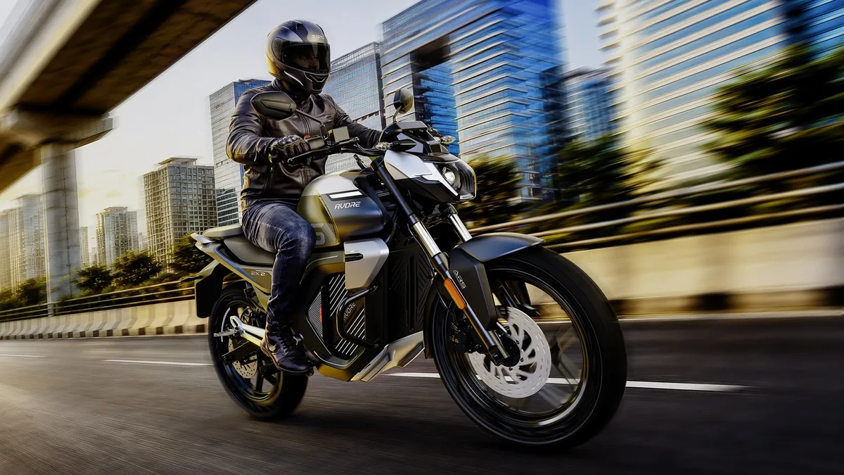 В Индии представлена линейка электромотоциклов Avore Electric EX: цены начинаются от 124 999 рупий — фото 3