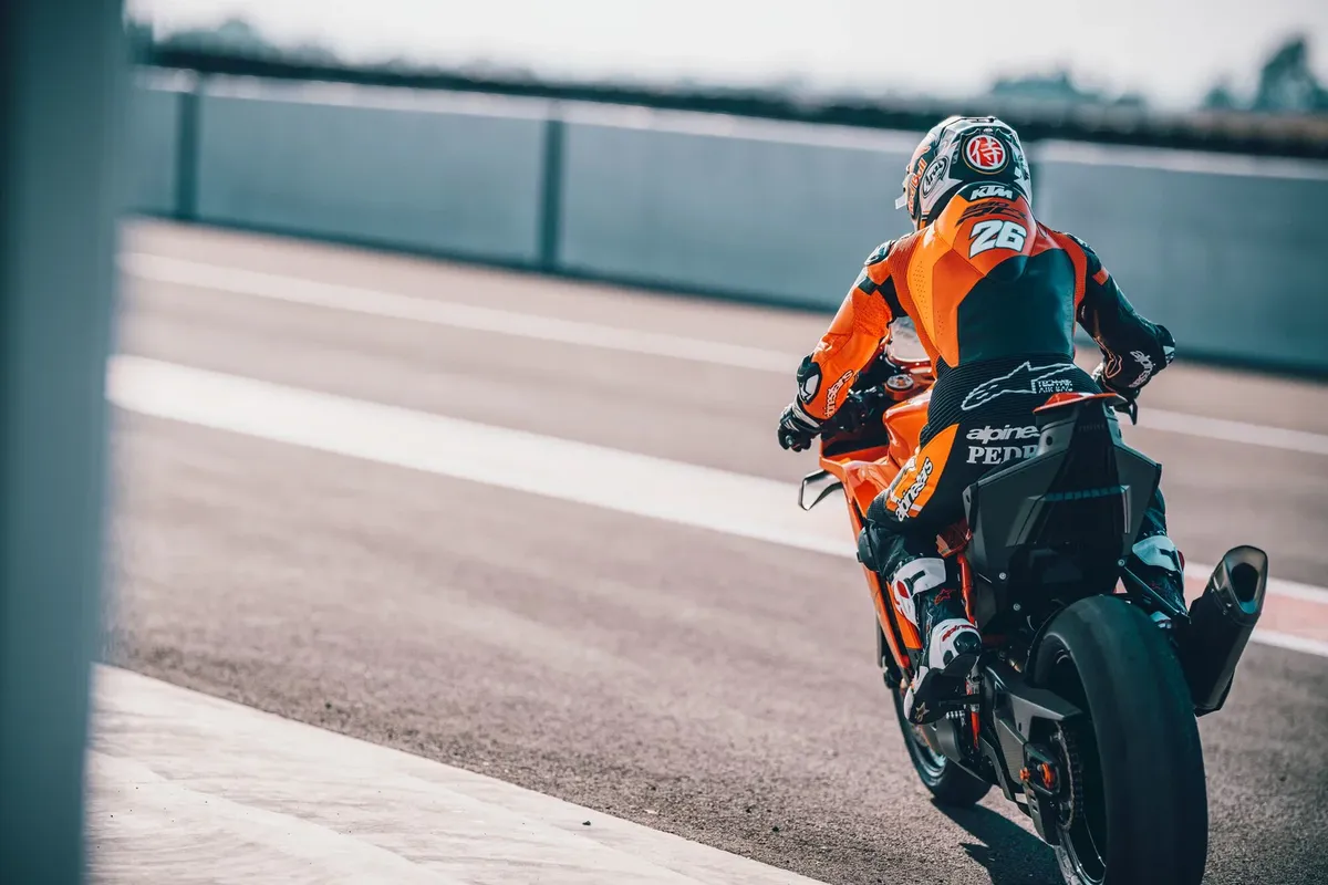 KTM анонсирует две модели суперспорта под влиянием программы MotoGP — фото 2