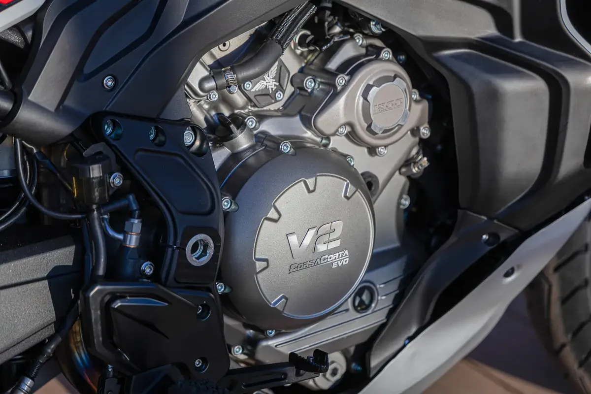 Moto Morini X-Cape 1200: итальянское имя, китайская платформа, тормоза Brembo — фото 2