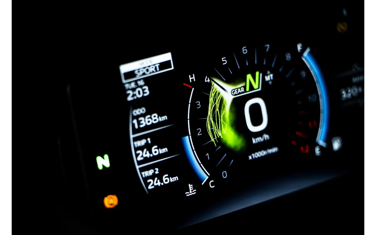 Тест-драйв Yamaha Tracer 9 GT+ Y-AMT: Максимальная комплектация дешевле 2 миллионов иен! Ультимативный туристический мотоцикл, рожденный перфекционизмом Yamaha — фото 3
