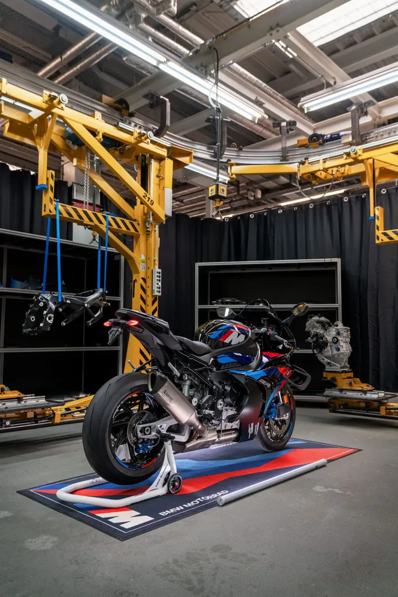 BMW обновляет линейку 2027 года, во главе которой стоит M 1000 RR