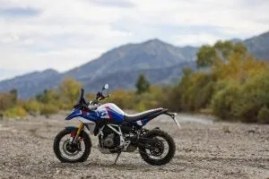 Отчет: BMW планирует выпуск нового M1300 GS в 2026 году — фото 3