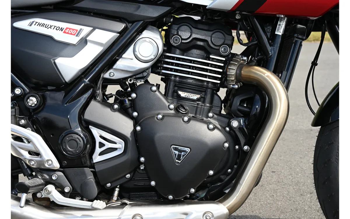Triumph, который можно водить с обычными правами категории А и купить за 800 тысяч иен: неоретро-кафе-рейсер Speed Triple 400 — фото 3
