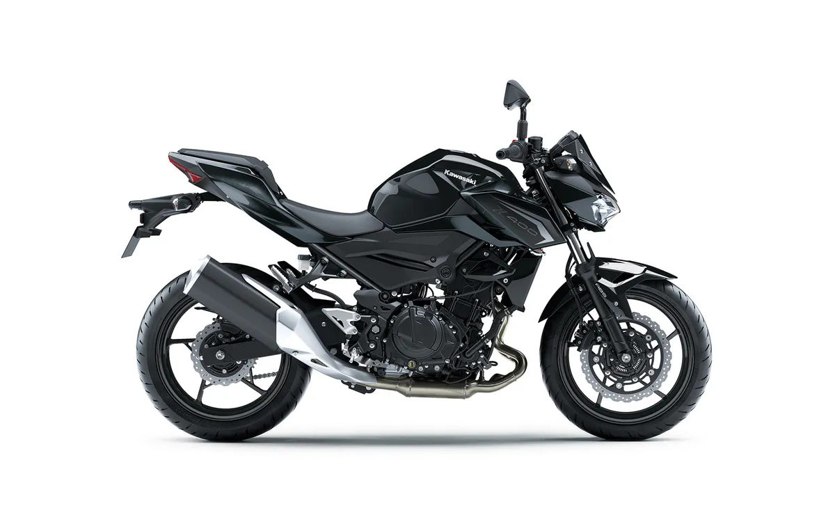 Kawasaki представила супернейкеды Z250 и Z400 модельного года 2027 с новой расцветкой — фото 3