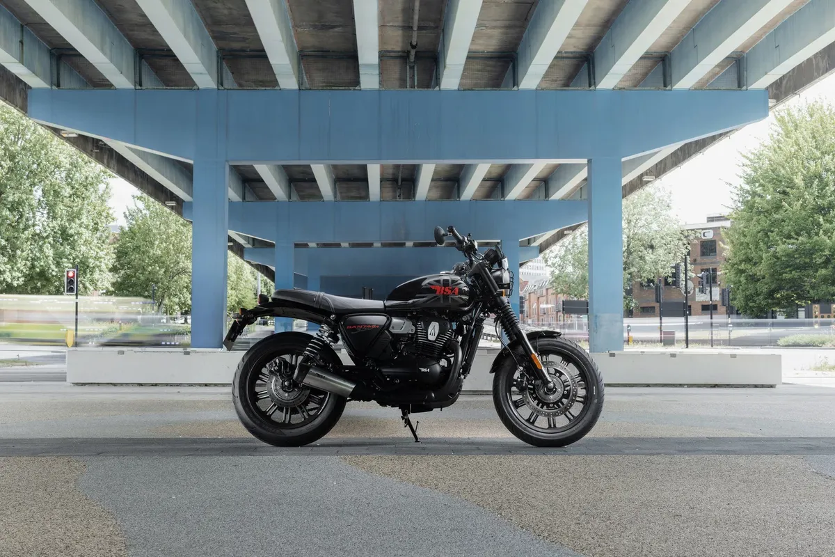 BSA Bantam 350 получил новую расцветку в честь годовщины — фото 2