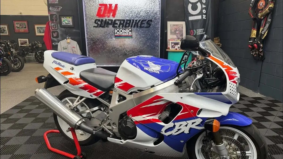 Honda Fireblade Джеймса Мэя выставлена на аукцион. И у Капитана Медленности явно есть свой тип