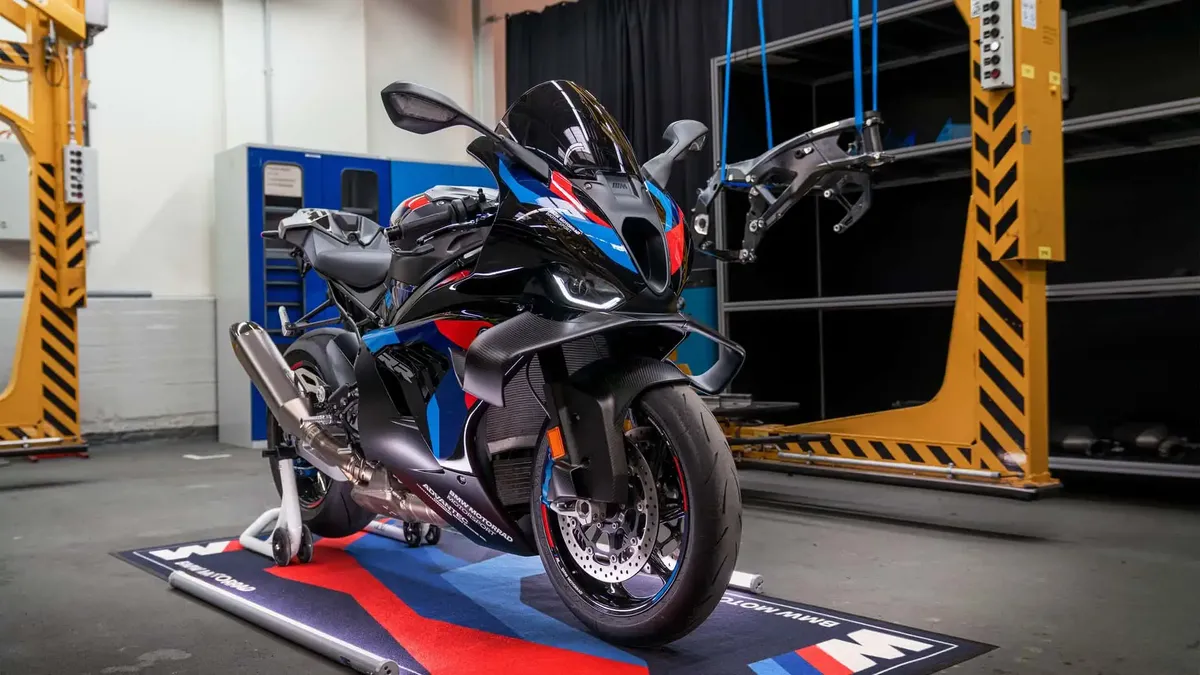 BMW готовится к сокращениям. Пока неясно, затронут ли они подразделение Motorrad