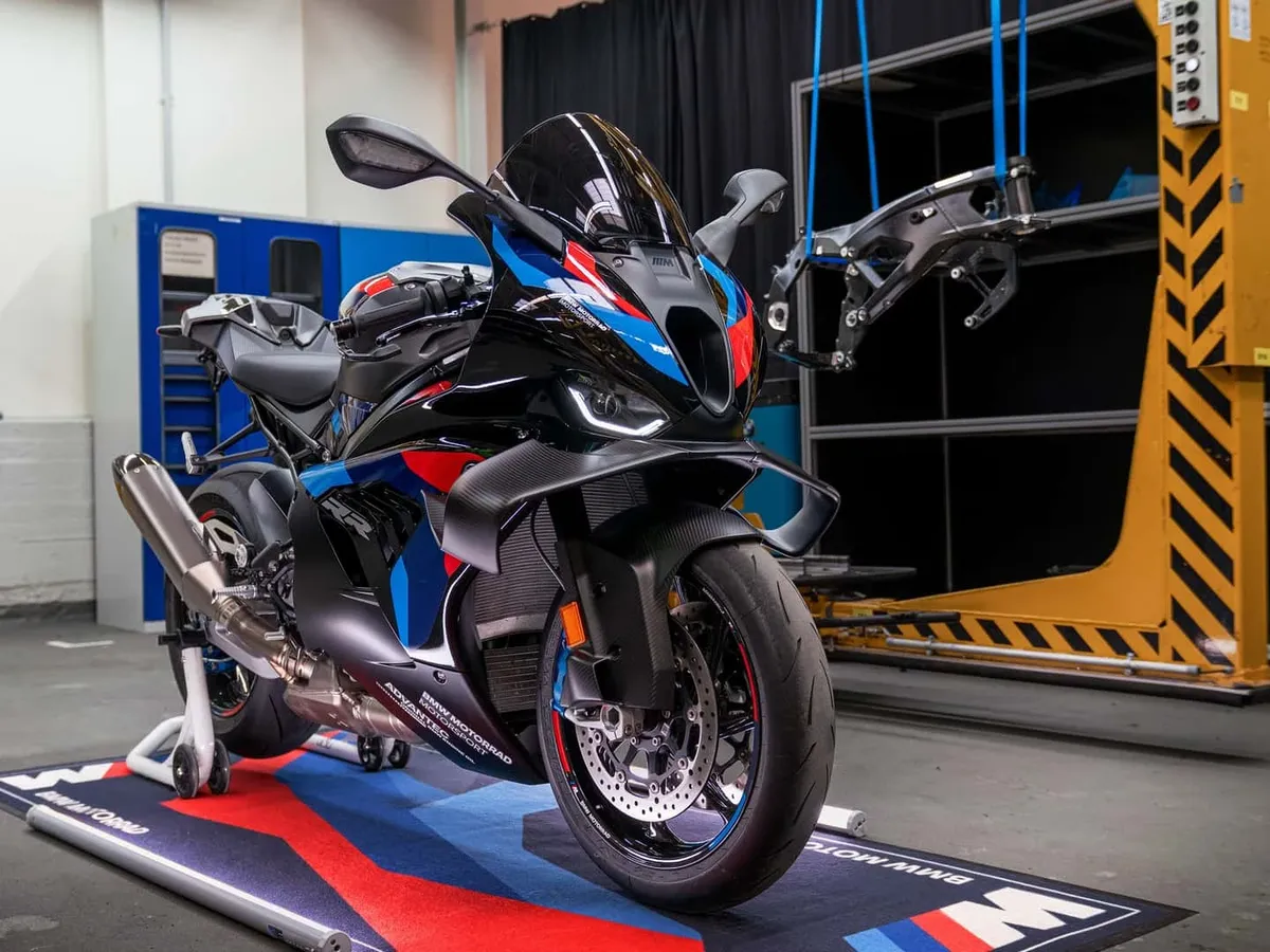 BMW готовится к сокращениям. Пока неясно, затронут ли они подразделение Motorrad — фото 2
