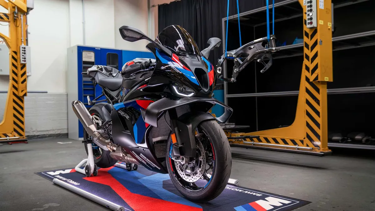 BMW готовится к сокращениям. Пока неясно, затронут ли они подразделение Motorrad — фото 4