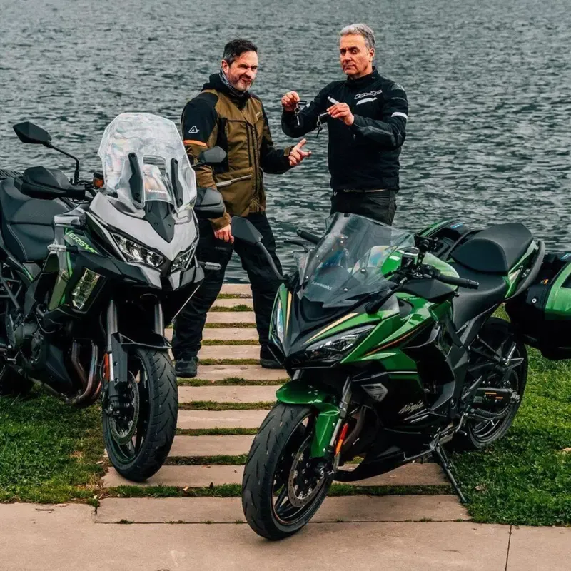Kawasaki Versys 900 2027: шпионские фотографии новой кроссовер-модели — фото 2