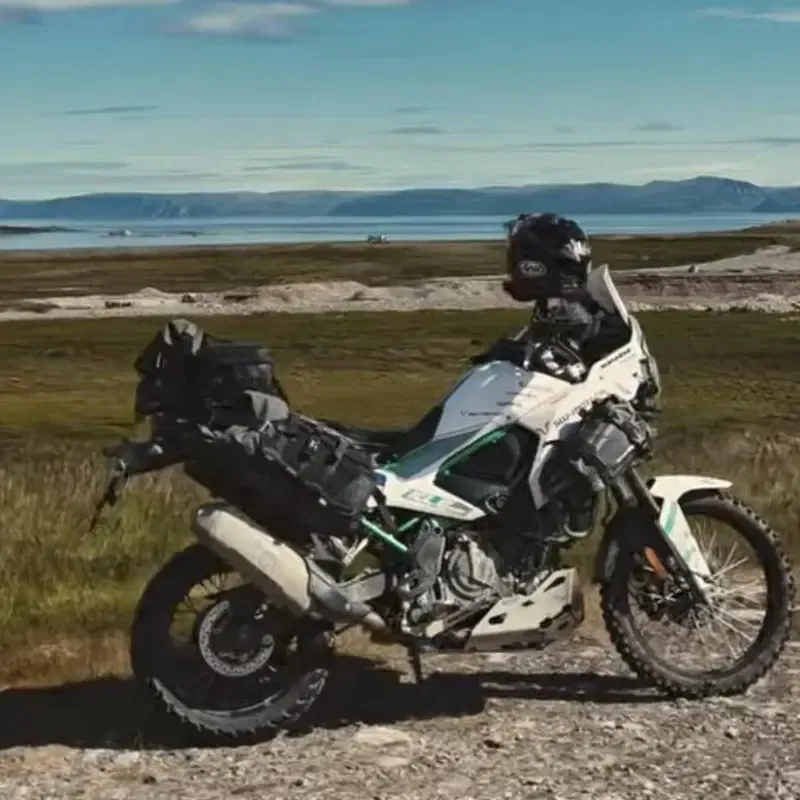 Kawasaki Versys 900 2027: шпионские фотографии новой кроссовер-модели — фото 4