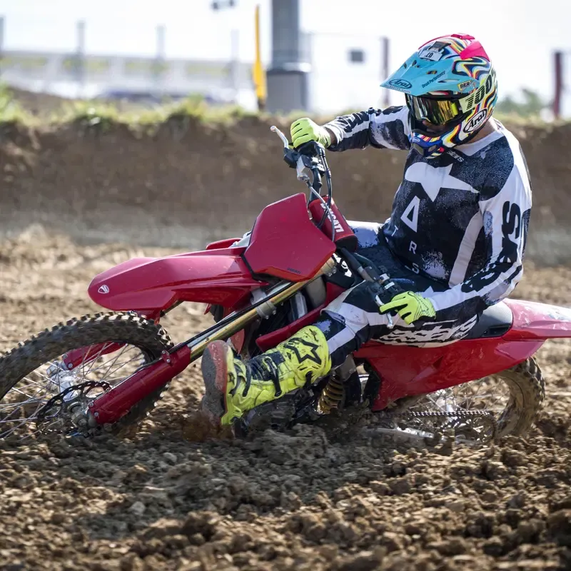 Kawasaki KX 327 действительно существует: первое видео со звуком двигателя — фото 3