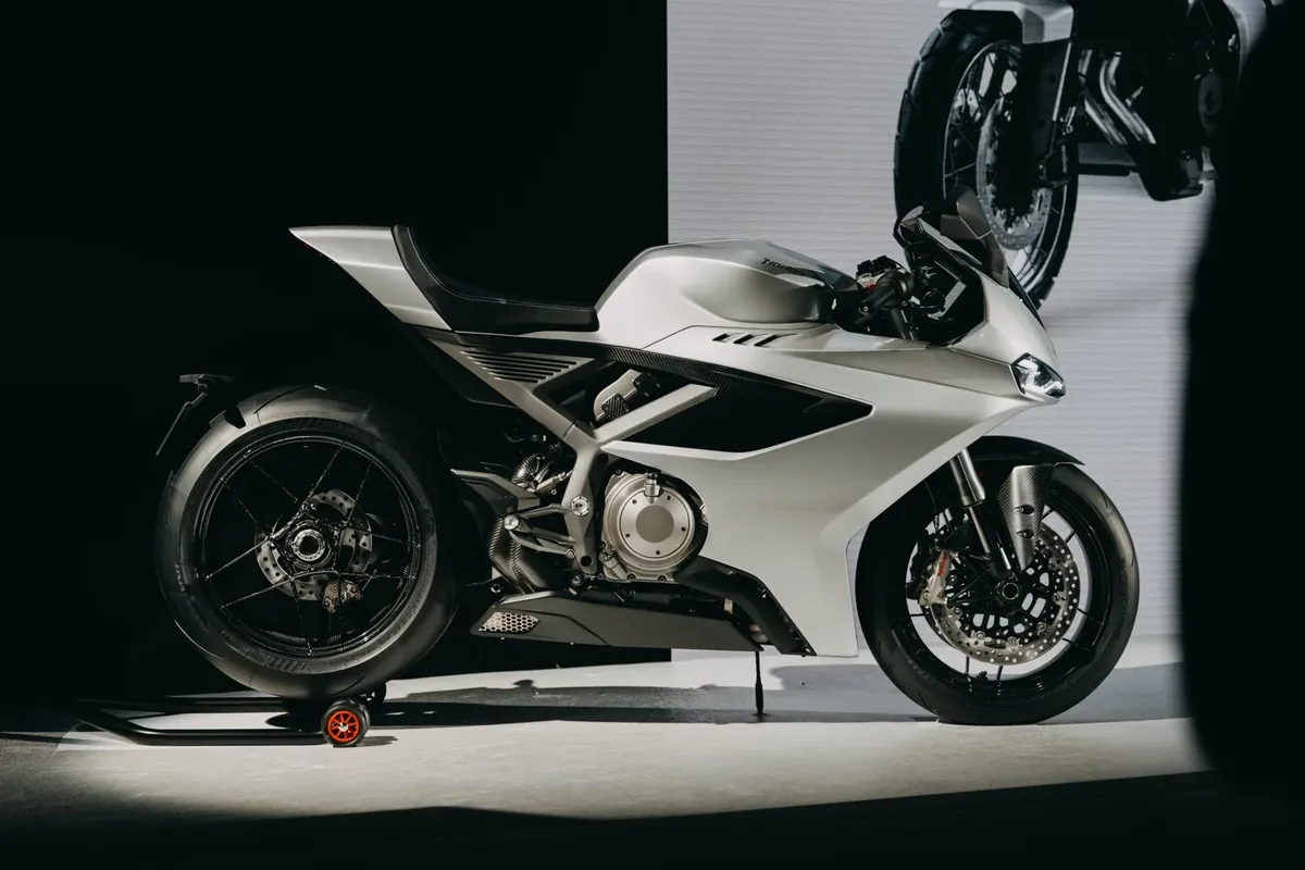 Norton представила уникальную Manx R в сотрудничестве с Peaceful Research — фото 2